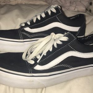 old skool black vans size 7.5 women’s, 6 men’s
